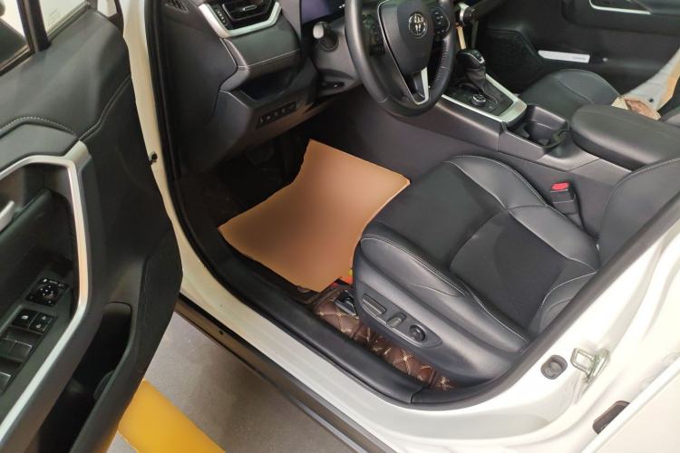Used Toyota Wildlander 2023 Dual-Motor 2.5L E-CVT Four-Wheel Drive Prestige Edition Interior 3