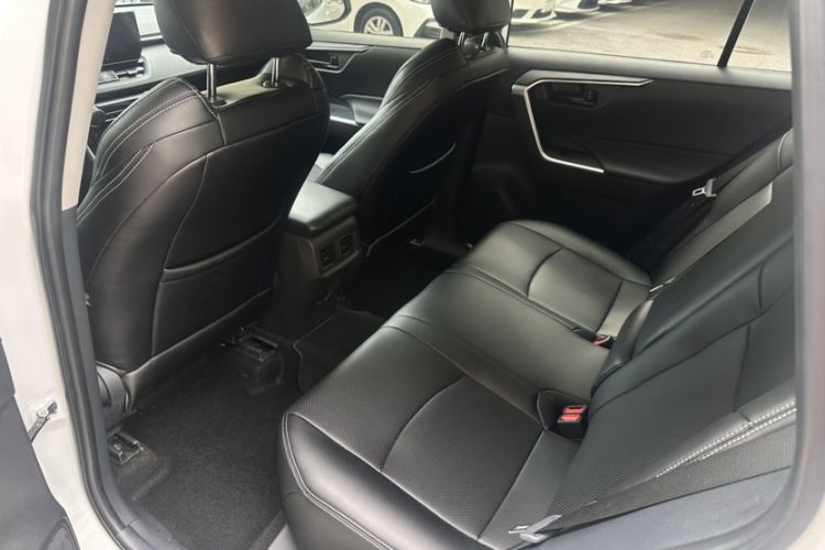 Used Toyota Wildlander 2023 2.0L CVT Two-Wheel Drive Leading Edition Interior 3