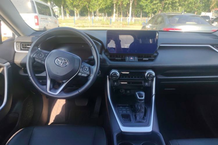 Used Toyota Wildlander 2023 2.0L CVT Four-Wheel Drive Luxury PLUS Edition Interior 3