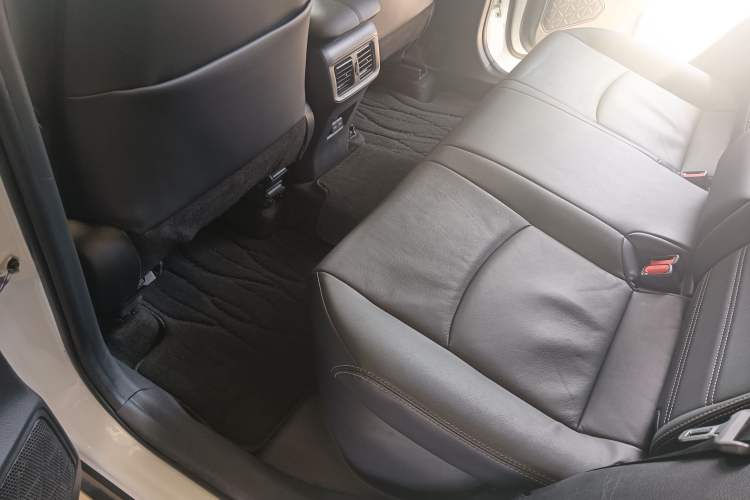 Used Toyota Wildlander 2023 Dual-Motor 2.5L E-CVT Two-Wheel Drive Luxury PLUS Edition Interior 3