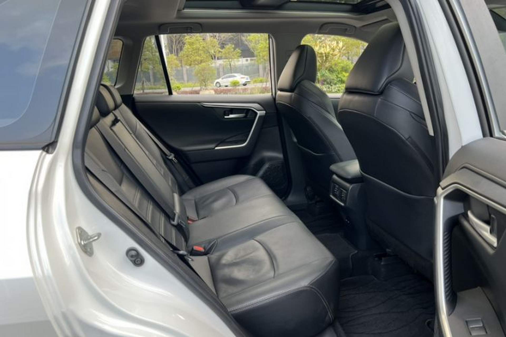 Used Toyota Wildlander 2023 2.0L CVT Four-Wheel Drive Luxury PLUS Edition Interior 4
