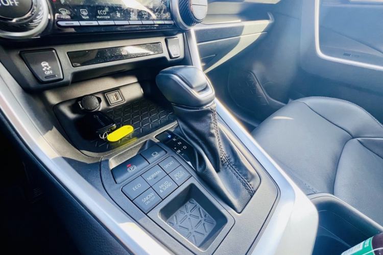 Used Toyota Wildlander 2023 2.0L CVT Four-Wheel Drive Luxury PLUS Edition Interior 4