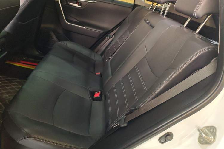 Used Toyota Wildlander 2023 Dual-Motor 2.5L E-CVT Four-Wheel Drive Prestige Edition Interior 4