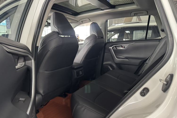 Used Toyota Wildlander 2023 2.0L CVT Two-Wheel Drive Luxury PLUS Edition Interior 6