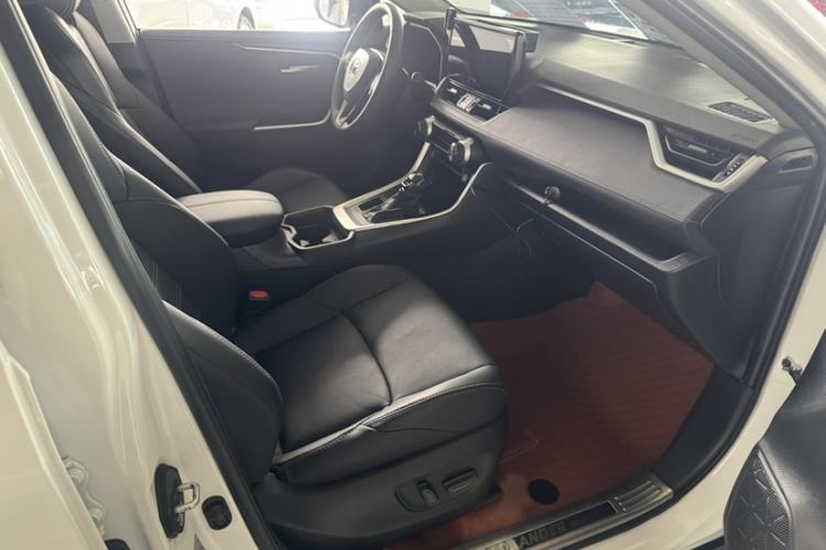Used Toyota Wildlander 2023 2.0L CVT Two-Wheel Drive Luxury PLUS Edition Interior 7