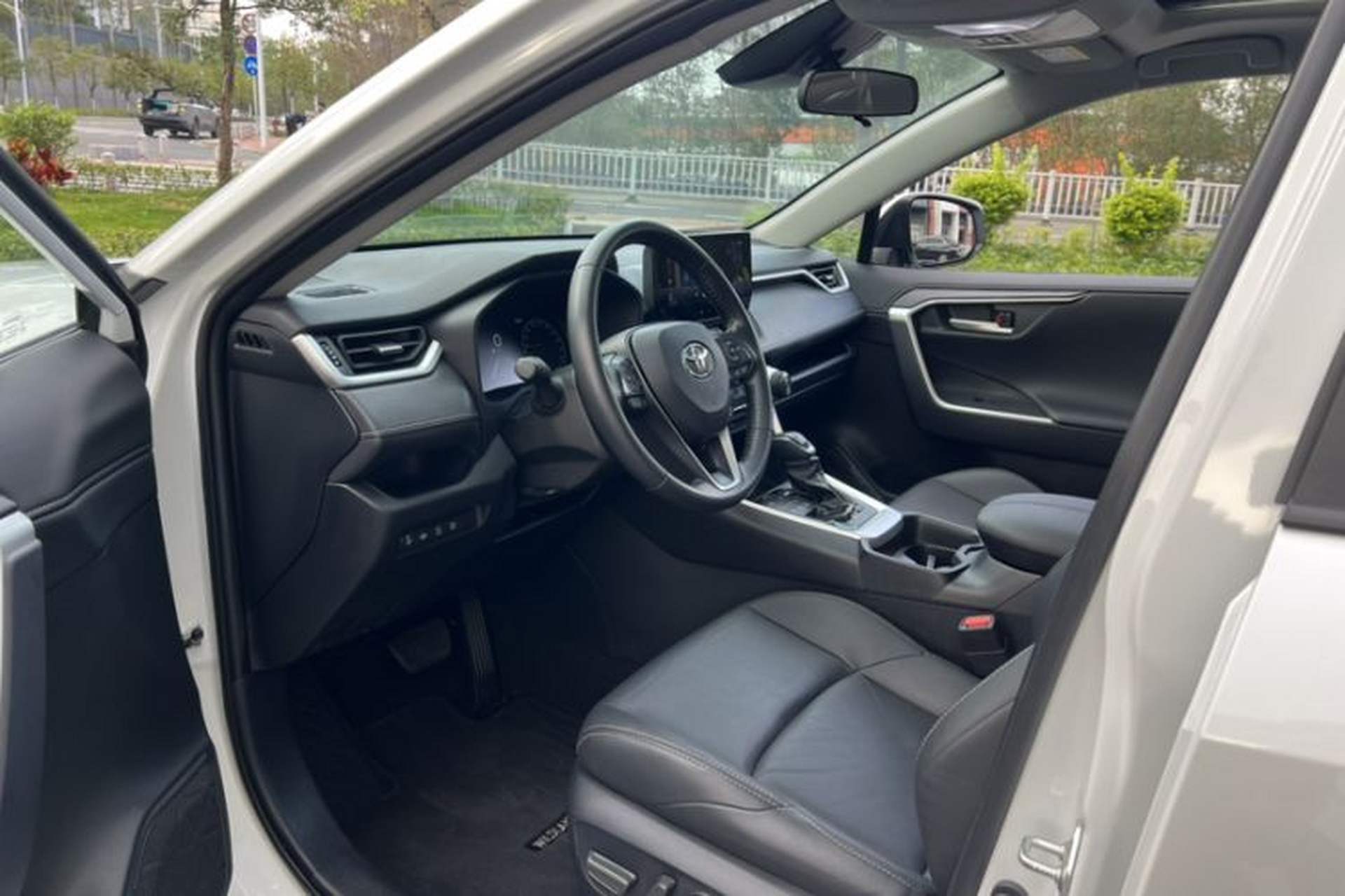 Used Toyota Wildlander 2023 2.0L CVT Four-Wheel Drive Luxury PLUS Edition Interior 8