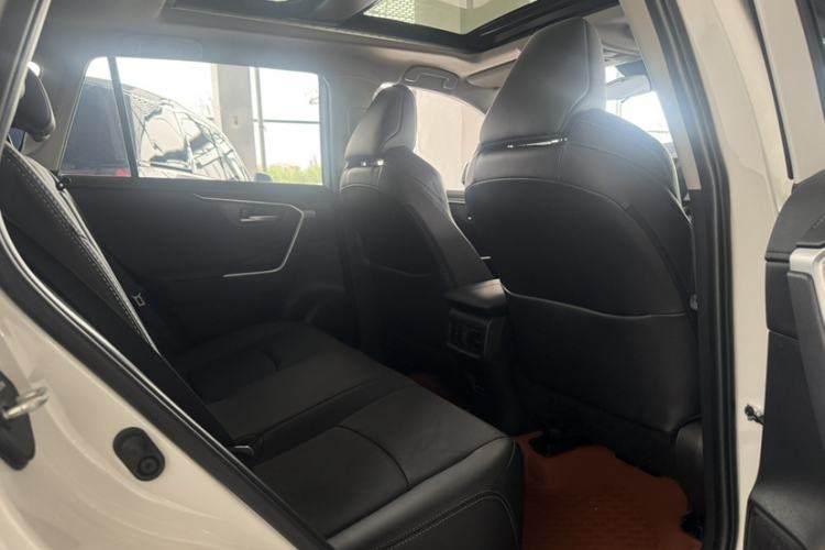 Used Toyota Wildlander 2023 2.0L CVT Two-Wheel Drive Luxury PLUS Edition Interior 8