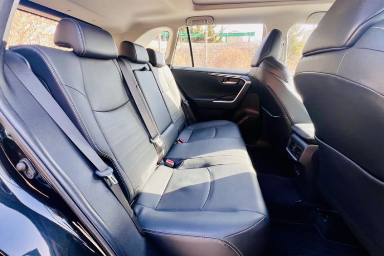 Used Toyota Wildlander 2023 2.0L CVT Four-Wheel Drive Luxury PLUS Edition Interior 9