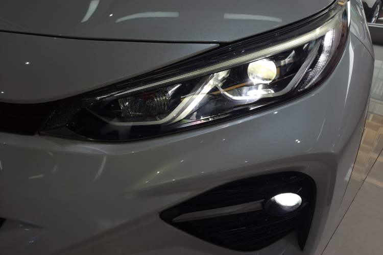 Used Toyota Wildlander 2023 2.0L CVT Four-Wheel Drive Luxury PLUS Edition Left Front Headlight