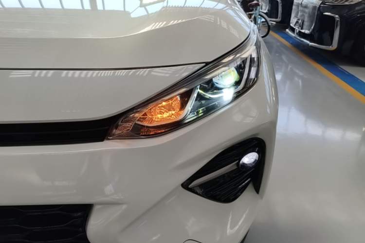 Used Toyota Wildlander 2023 Dual-Motor 2.5L E-CVT Two-Wheel Drive Luxury PLUS Edition Left Front Headlight