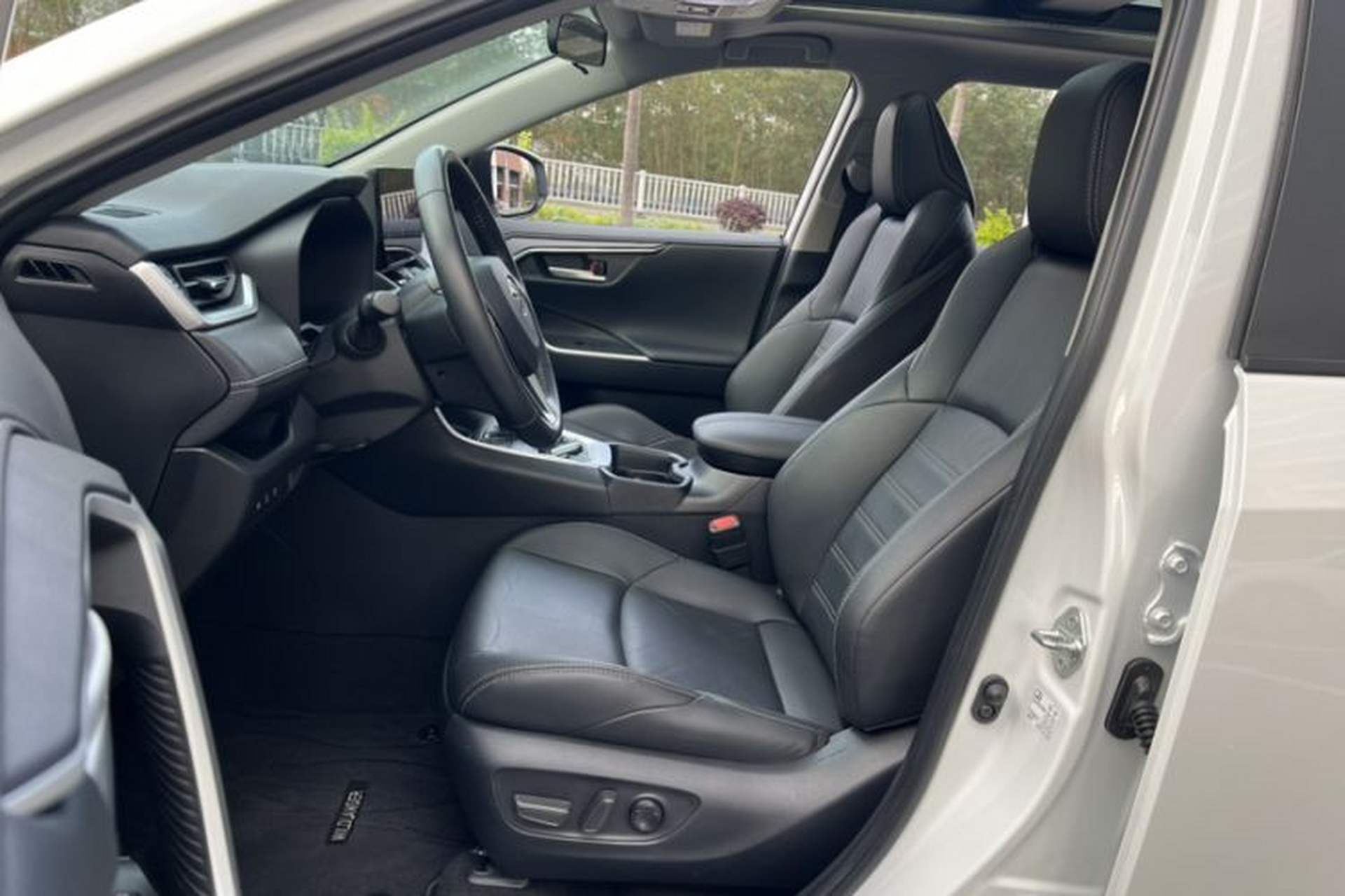Used Toyota Wildlander 2023 2.0L CVT Four-Wheel Drive Luxury PLUS Edition Left Front Seat