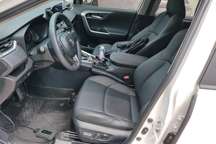 Used Toyota Wildlander 2023 2.0L CVT Two-Wheel Drive Urban Edition Left Front Seat