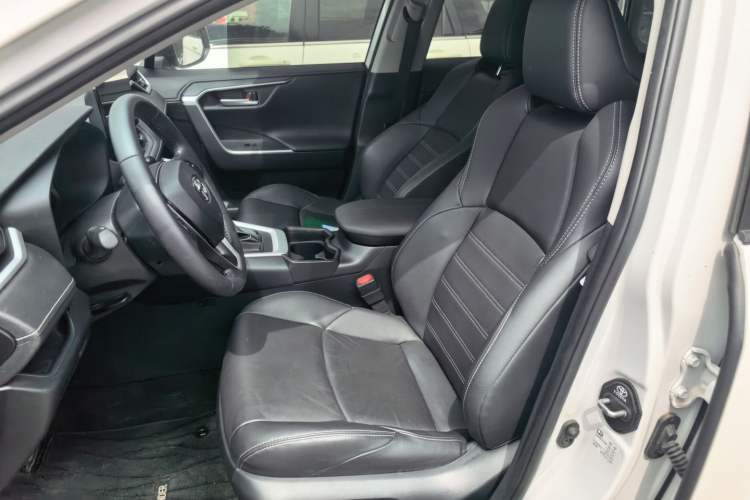 Used Toyota Wildlander 2023 2.0L CVT Two-Wheel Drive Luxury PLUS Edition Left Front Seat