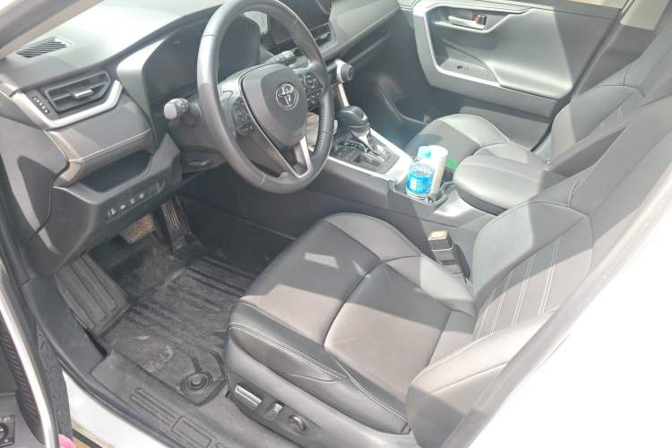 Used Toyota Wildlander 2023 2.0L CVT Two-Wheel Drive Luxury PLUS Edition Left Front Seat