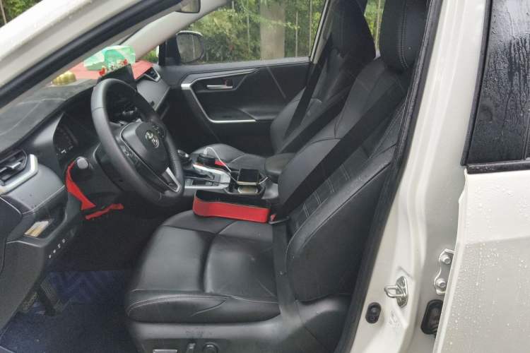 Used Toyota Wildlander 2023 Dual-Motor 2.5L E-CVT Two-Wheel Drive Luxury PLUS Edition Left Front Seat