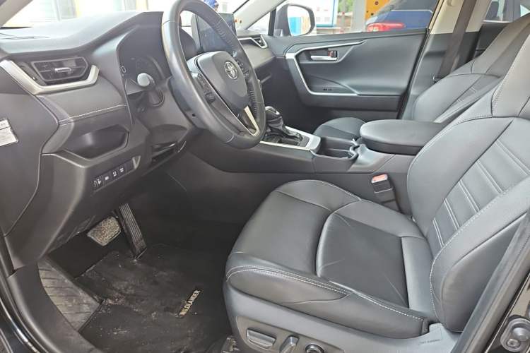 Used Toyota Wildlander 2023 2.0L CVT Two-Wheel Drive Luxury PLUS Edition Left Front Seat