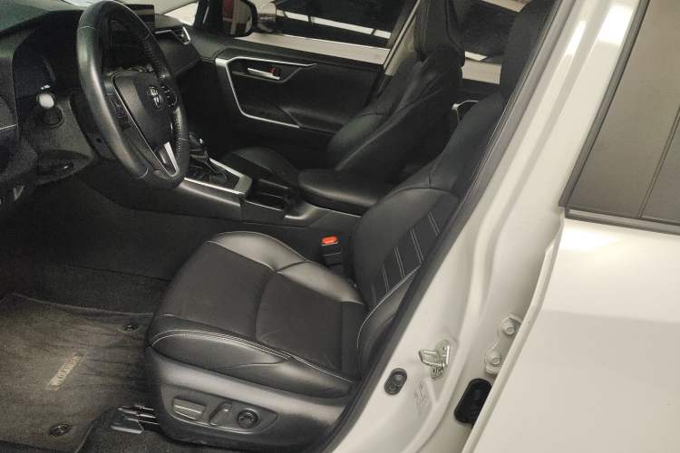 Used Toyota Wildlander 2023 2.0L CVT Four-Wheel Drive Luxury PLUS Edition Left Front Seat