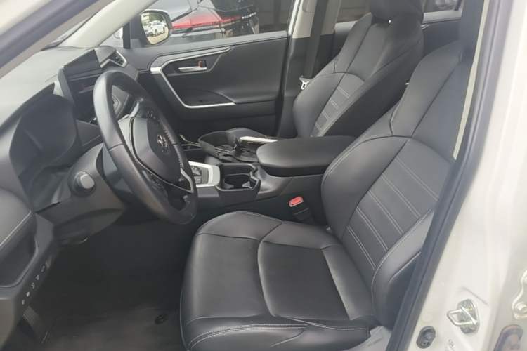 Used Toyota Wildlander 2023 Dual-Motor 2.5L E-CVT Four-Wheel Drive Prestige Edition Left Front Seat