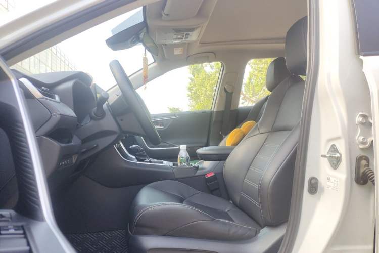 Used Toyota Wildlander 2023 2.0L CVT Two-Wheel Drive Luxury PLUS Edition Left Front Seat
