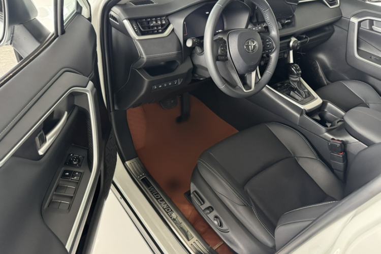 Used Toyota Wildlander 2023 2.0L CVT Two-Wheel Drive Luxury PLUS Edition Left Front Seat