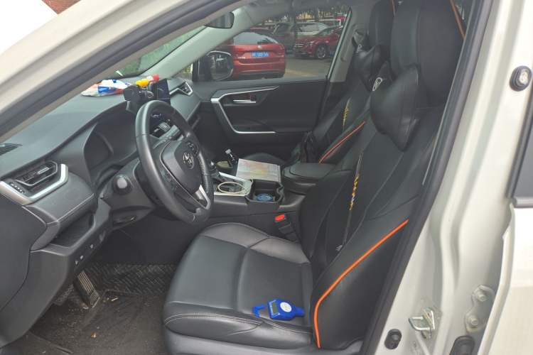 Used Toyota Wildlander 2023 Dual-Engine 2.5L E-CVT Two-Wheel Drive Urban Edition Left Front Seat