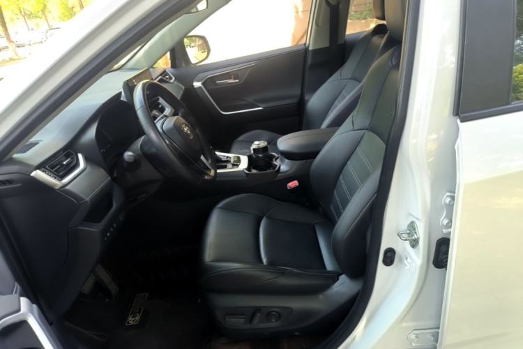 Used Toyota Wildlander 2023 Dual-Motor 2.5L E-CVT Two-Wheel Drive Luxury PLUS Edition Left Front Seat