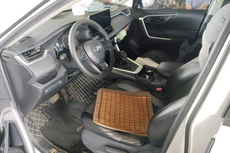 Used Toyota Wildlander 2023 2.0L CVT Two-Wheel Drive Leading Edition Left Front Seat