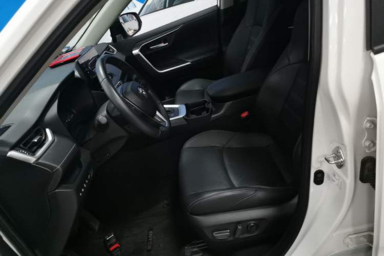 Used Toyota Wildlander 2023 Dual-Motor 2.5L E-CVT Four-Wheel Drive Prestige Edition Left Front Seat
