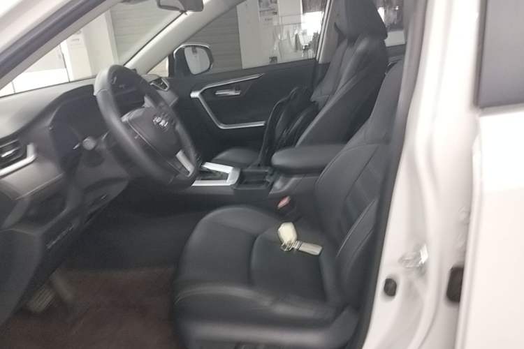 Used Toyota Wildlander 2023 2.0L CVT Two-Wheel Drive Luxury PLUS Edition Left Front Seat
