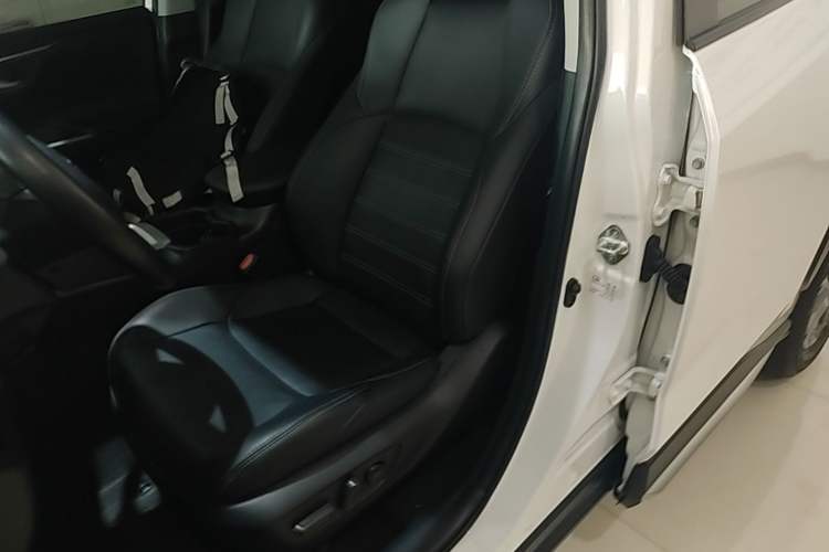 Used Toyota Wildlander 2023 Dual-Motor 2.5L E-CVT Four-Wheel Drive Prestige Edition Left Front Seat
