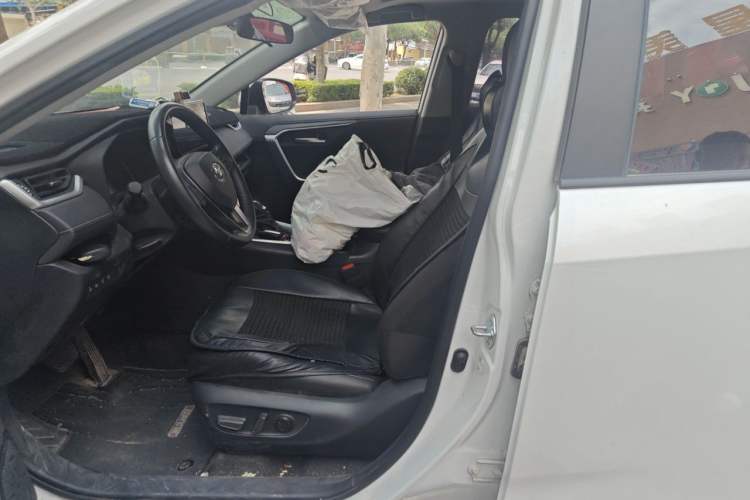Used Toyota Wildlander 2023 2.0L CVT Two-Wheel Drive Luxury PLUS Edition Left Front Seat