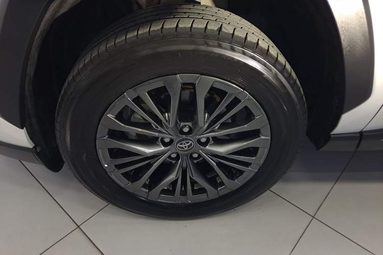 Used Toyota Wildlander 2023 Dual-Motor 2.5L E-CVT Four-Wheel Drive Prestige Edition Left Front Wheel Hub