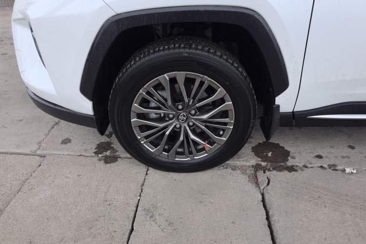 Used Toyota Wildlander 2023 Dual-Motor 2.5L E-CVT Two-Wheel Drive Luxury PLUS Edition Left Front Wheel Hub