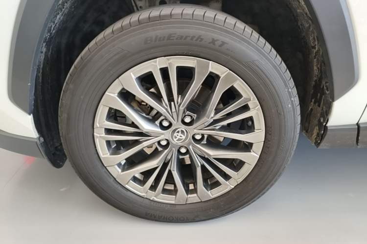 Used Toyota Wildlander 2023 Dual-Motor 2.5L E-CVT Two-Wheel Drive Luxury PLUS Edition Left Front Wheel Hub
