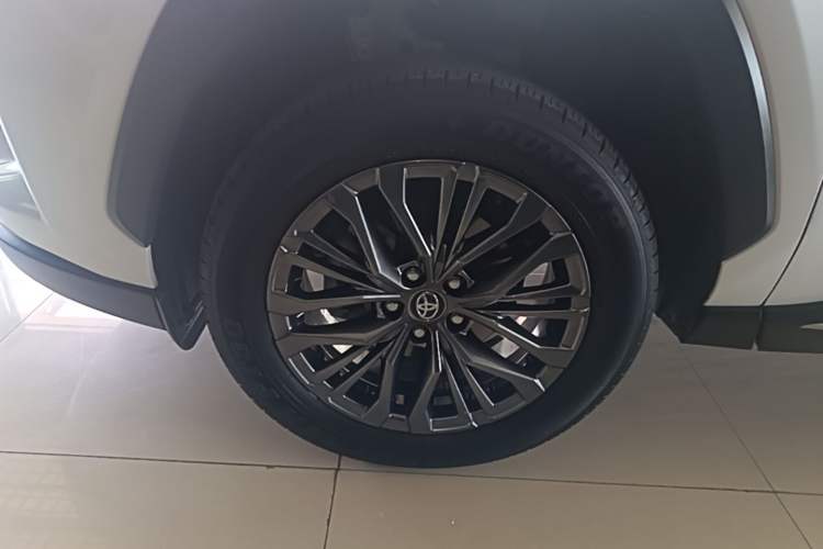 Used Toyota Wildlander 2023 2.0L CVT Two-Wheel Drive Luxury PLUS Edition Left Front Wheel Hub
