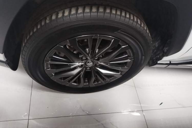 Used Toyota Wildlander 2023 Dual-Motor 2.5L E-CVT Four-Wheel Drive Prestige Edition Left Front Wheel Hub