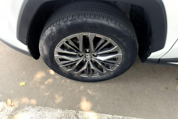 Used Toyota Wildlander 2023 Dual-Motor 2.5L E-CVT Two-Wheel Drive Luxury PLUS Edition Left Front Wheel Hub