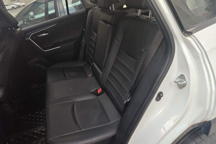 Used Toyota Wildlander 2023 2.0L CVT Four-Wheel Drive Luxury PLUS Edition Left Rear Seat