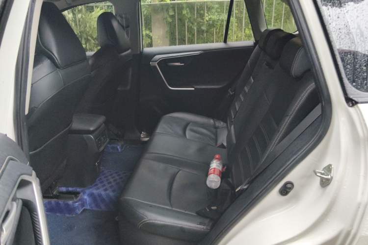 Used Toyota Wildlander 2023 Dual-Motor 2.5L E-CVT Two-Wheel Drive Luxury PLUS Edition Left Rear Seat