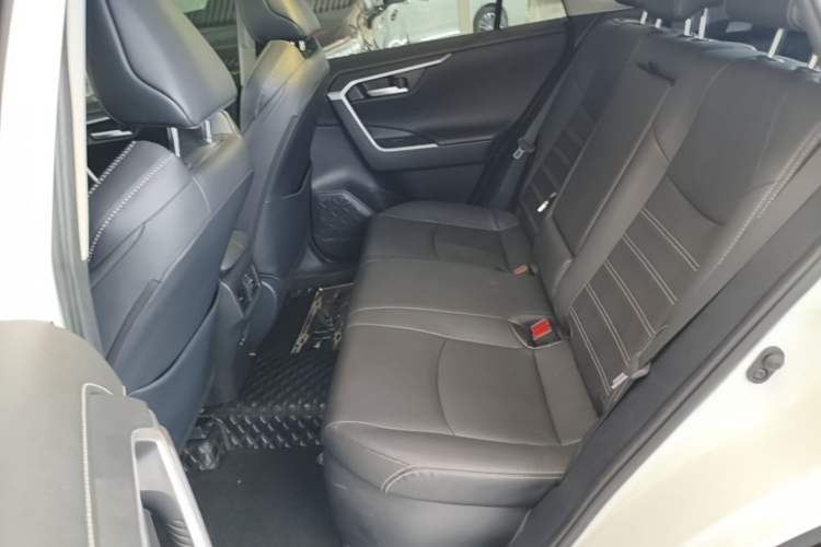 Used Toyota Wildlander 2023 Dual-Motor 2.5L E-CVT Two-Wheel Drive Luxury PLUS Edition Left Rear Seat