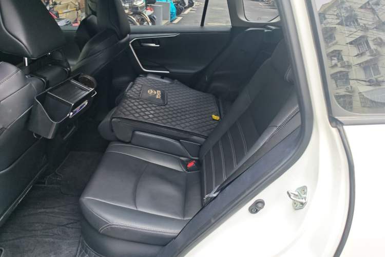 Used Toyota Wildlander 2023 Dual-Motor 2.5L E-CVT Two-Wheel Drive Luxury PLUS Edition Left Rear Seat
