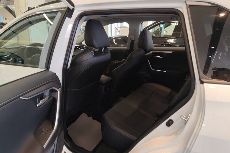 Used Toyota Wildlander 2023 2.0L CVT Two-Wheel Drive Luxury PLUS Edition Left Rear Seat