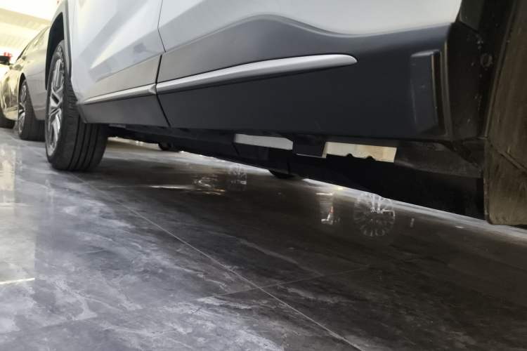 Used Toyota Wildlander 2023 2.0L CVT Four-Wheel Drive Luxury PLUS Edition Left Side Sill