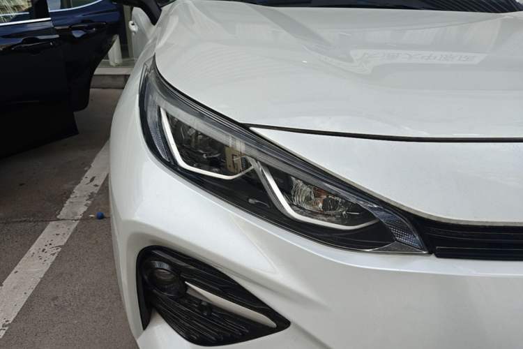 Used Toyota Wildlander 2023 2.0L CVT Four-Wheel Drive Luxury PLUS Edition Right Front Headlight
