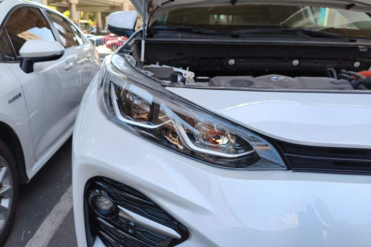 Used Toyota Wildlander 2023 Dual-Motor 2.5L E-CVT Two-Wheel Drive Luxury PLUS Edition Right Front Headlight