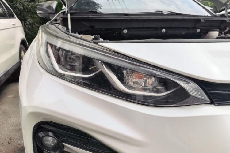 Used Toyota Wildlander 2023 2.0L CVT Two-Wheel Drive Luxury PLUS Edition Right Front Headlight