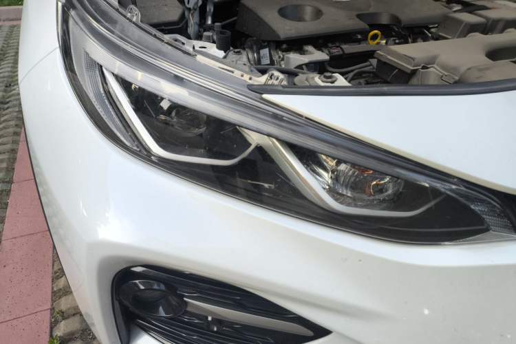 Used Toyota Wildlander 2023 2.0L CVT Two-Wheel Drive Luxury PLUS Edition Right Front Headlight
