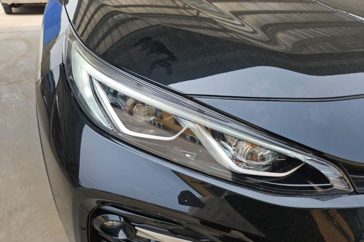 Used Toyota Wildlander 2023 2.0L CVT Two-Wheel Drive Luxury PLUS Edition Right Front Headlight