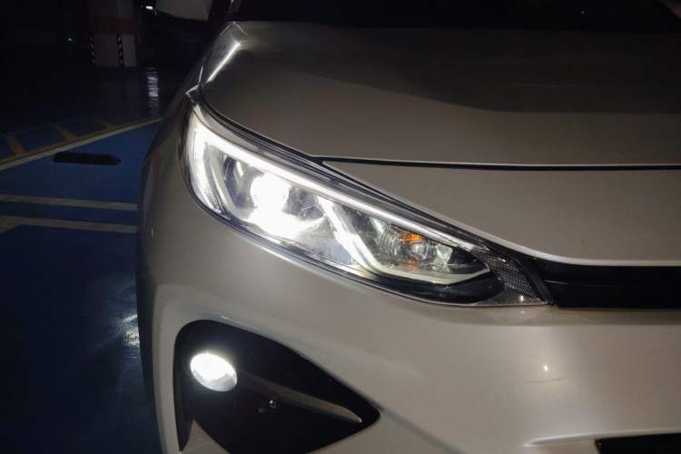 Used Toyota Wildlander 2023 2.0L CVT Four-Wheel Drive Luxury PLUS Edition Right Front Headlight