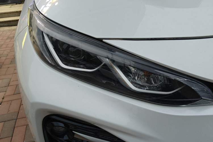 Used Toyota Wildlander 2023 2.0L CVT Two-Wheel Drive Luxury PLUS Edition Right Front Headlight